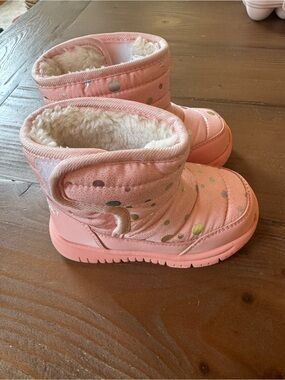 Toddler Ballerina Pink Dot-Accent winter/snow Boots with faux fur lining